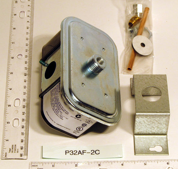 Johnson P32AF-2C Spdt Sensitive Differential Pressure Control .05/5 WC Adj W/Scale Close Diff;