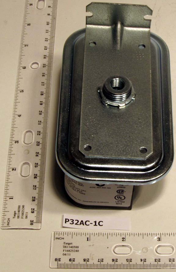 Johnson P32AC-1C Differential Air Pressure Switch .15/12 Wc Adj. W/Scale L Mtg. Brkt