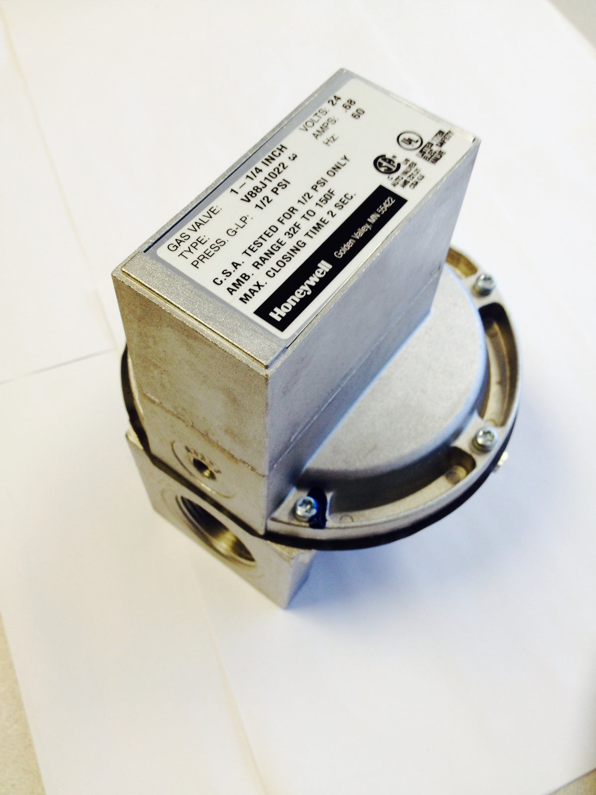 Honeywell Thermal Solutions V88J1022 24v 1-1/4" Diaphragm Gas Valve