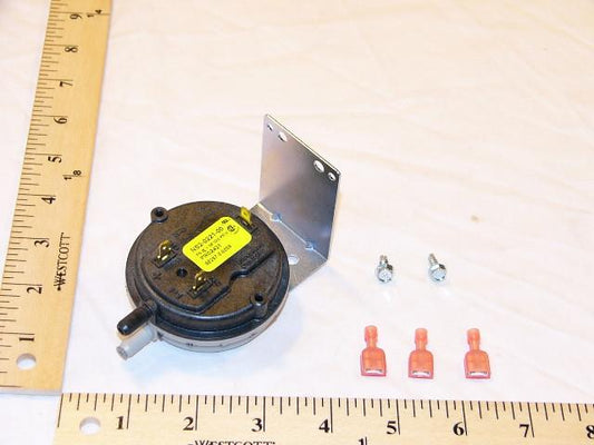 Lochinvar & A.O. Smith 100166230 - 1.35"wc SPDT Pressure Switch